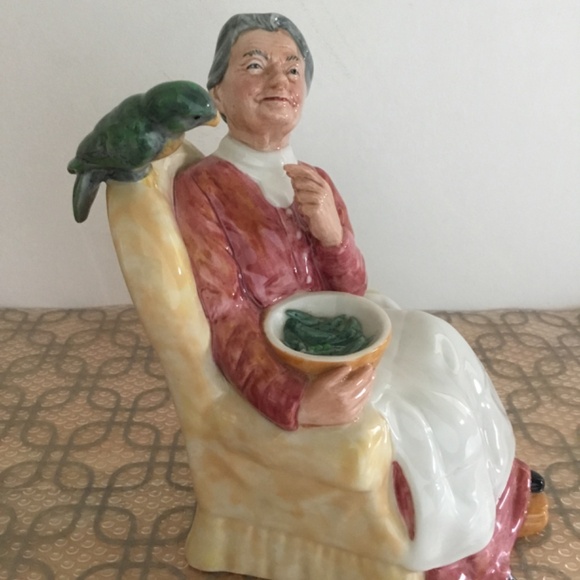 Royal Doulton Figurine Pretty Polly HN 2768 - Picture 2 of 7